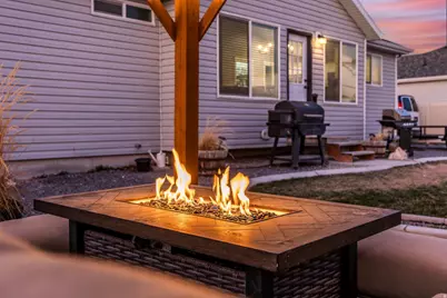 1070 E Hunter Ln, Eagle Mountain, UT 84005 - Photo 8