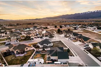 1070 E Hunter Ln, Eagle Mountain, UT 84005 - Photo 48