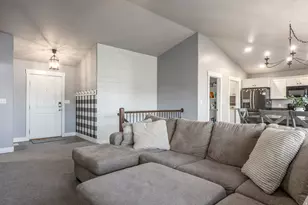 1070 E Hunter Ln, Eagle Mountain, UT 84005 - Photo 10