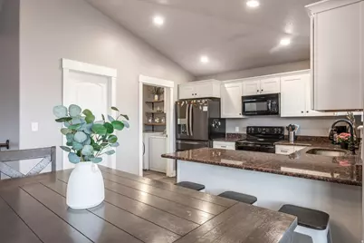 1070 E Hunter Ln, Eagle Mountain, UT 84005 - Photo 4