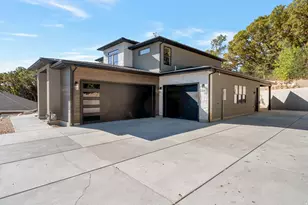 5619 S Fox Chase Dr E, South Ogden, UT 84403 - Photo 2