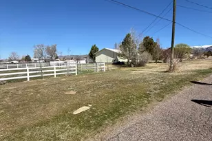 591 E 300 S, Mount Pleasant, UT 84647 - Photo 2