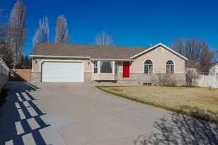 13830 S Little Water Peak Dr, Riverton, UT 84096 - Photo 2