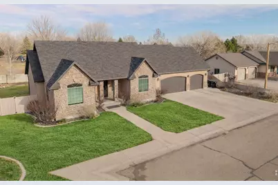 85 S Constitution Dr, Roosevelt, UT 84066 - Photo 2