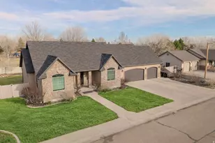 85 S Constitution Dr, Roosevelt, UT 84066 - Photo 2