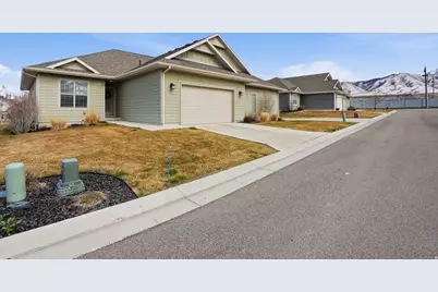 583 E Glenpoint Ct, Stansbury Park, UT 84074 - Photo 2