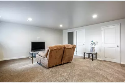 688 W Gallant Dr, Bluffdale, UT 84065 - Photo 14