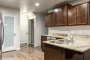 688 W Gallant Dr, Bluffdale, UT 84065 - Photo 2