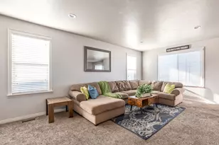 688 W Gallant Dr, Bluffdale, UT 84065 - Photo 4