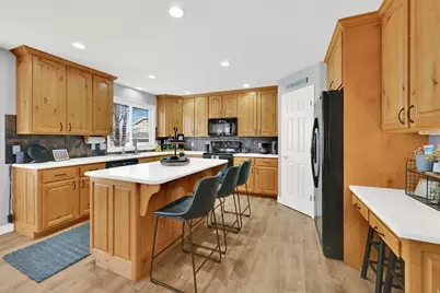 8450 S 865 E, Sandy, UT 84094 - Photo 8