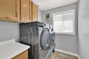 8450 S 865 E, Sandy, UT 84094 - Photo 16