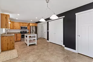 928 W Willow Brook Ln, Pleasant View, UT 84414 - Photo 4