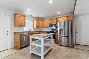 928 W Willow Brook Ln, Pleasant View, UT 84414 - Photo 6