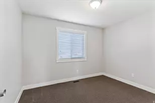 928 W Willow Brook Ln, Pleasant View, UT 84414 - Photo 14