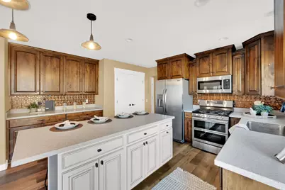 2551 E Patriot Dr, Eagle Mountain, UT 84005 - Photo 12