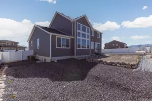 2477 N Paintbrush Dr W, Saratoga Springs, UT 84045 - Photo 32