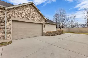 10819 S Wynview Ln W, South Jordan, UT 84095 - Photo 2