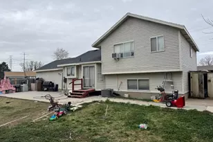 5571 S Dale Amour Dr, Salt Lake City, UT 84118 - Photo 2