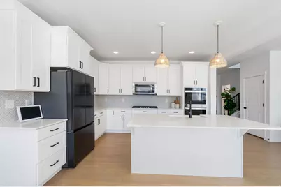 518 E Stonebriar Dr, Eagle Mountain, UT 84005 - Photo 12