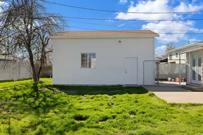 5279 S Shalee St, Kearns, UT 84118 - Photo 36