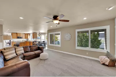 686 Wellington Dr, Kaysville, UT 84037 - Photo 16