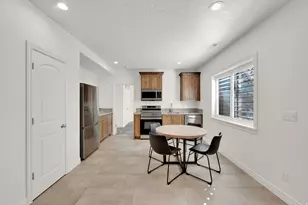 686 Wellington Dr, Kaysville, UT 84037 - Photo 32