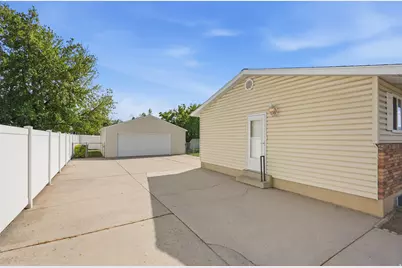 574 E Aloha Ln S, Sandy, UT 84070 - Photo 18