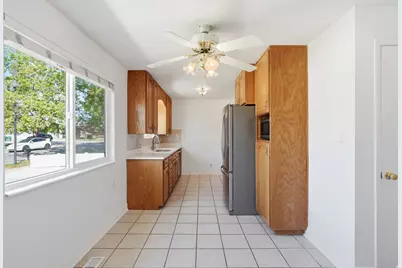 574 E Aloha Ln S, Sandy, UT 84070 - Photo 8