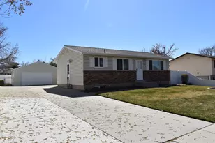 574 E Aloha Ln S, Sandy, UT 84070 - Photo 4
