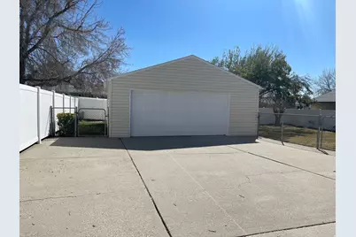 574 E Aloha Ln S, Sandy, UT 84070 - Photo 6