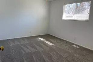 574 E Aloha Ln S, Sandy, UT 84070 - Photo 18