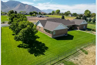 1060 W 2620 S, Mapleton, UT 84664 - Photo 2