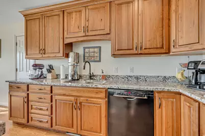 6095 S Karos Cir, Taylorsville, UT 84123 - Photo 10