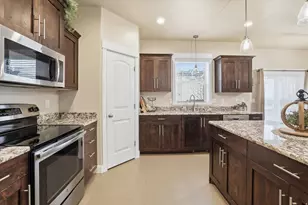 522 N 800 E, Hyde Park, UT 84318 - Photo 28