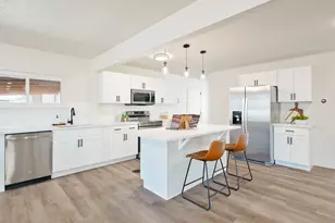 5229 S Kingswood Dr, Taylorsville, UT 84129 - Photo 2