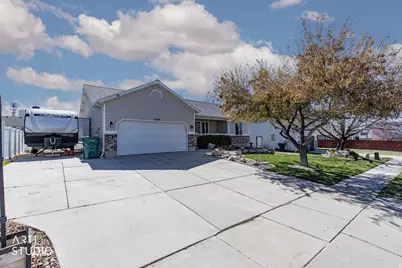 2579 W 3900 S, Roy, UT 84067 - Photo 4