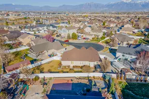 8332 S Saddle Oaks Ct, West Jordan, UT 84081 - Photo 32