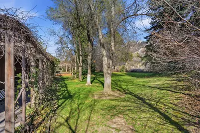 6019 S 2180 E, Holladay, UT 84121 - Photo 10