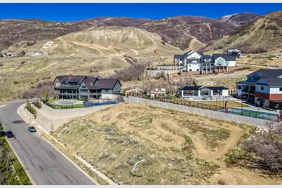 198 N Moss Hill Dr E #118, Bountiful, UT 84010 - Photo 10