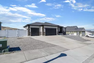 358 S Canyon Overlook Dr, Tooele, UT 84074 - Photo 2