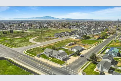 1055 S 1000 W, Clearfield, UT 84015 - Photo 4