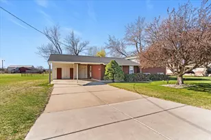 2495 W 2550 S, West Haven, UT 84401 - Photo 2