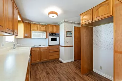 2495 W 2550 S, West Haven, UT 84401 - Photo 10