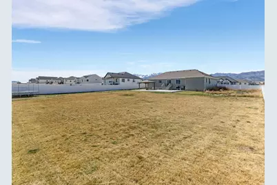 573 S Maxwell Dr W, Grantsville, UT 84029 - Photo 22