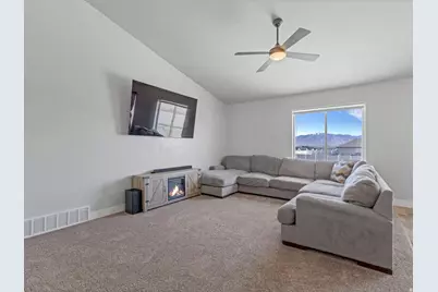573 S Maxwell Dr W, Grantsville, UT 84029 - Photo 4