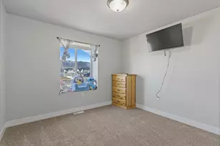 573 S Maxwell Dr W, Grantsville, UT 84029 - Photo 16