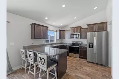 573 S Maxwell Dr W, Grantsville, UT 84029 - Photo 8