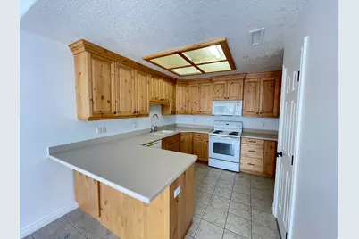 11085 S Grape Arbor Pl E #102, Sandy, UT 84070 - Photo 4