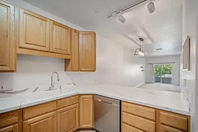 838 E South Temple Dr #303, Salt Lake City, UT 84102 - Photo 2