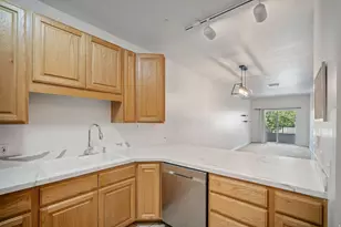 838 E South Temple Dr, Salt Lake City, UT 84102 - Photo 2